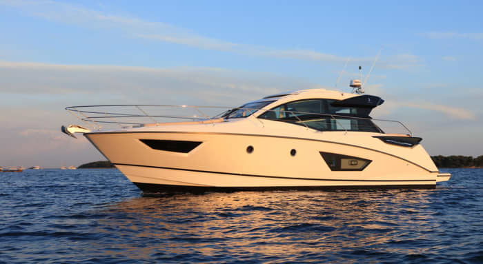 Genießen Sie Luxus pur in Ajaccio mit einem ganztägigen Ausflug auf einer Motoryacht.