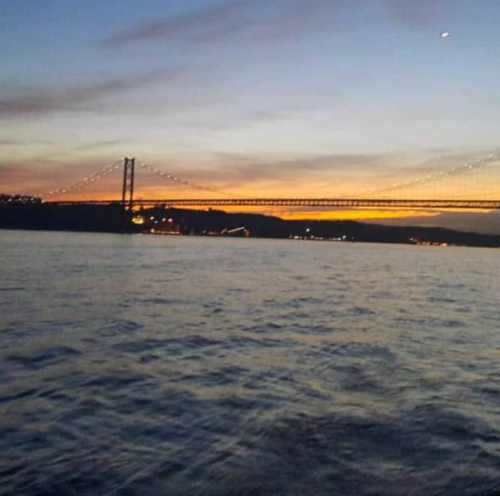 Tour in barca a vela al tramonto: scopri Lisbona all'ora d'oro