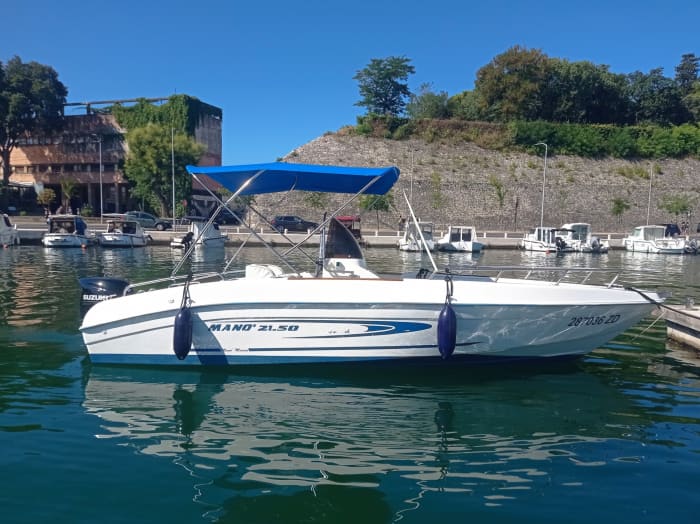 Disfruta de 9 horas en una lancha motora en Zadar.