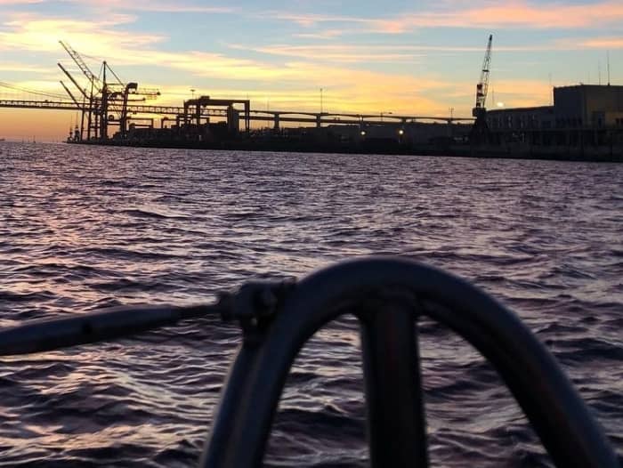Genießen Sie einen ganzen Tag auf einem Segelboot in Lissabon