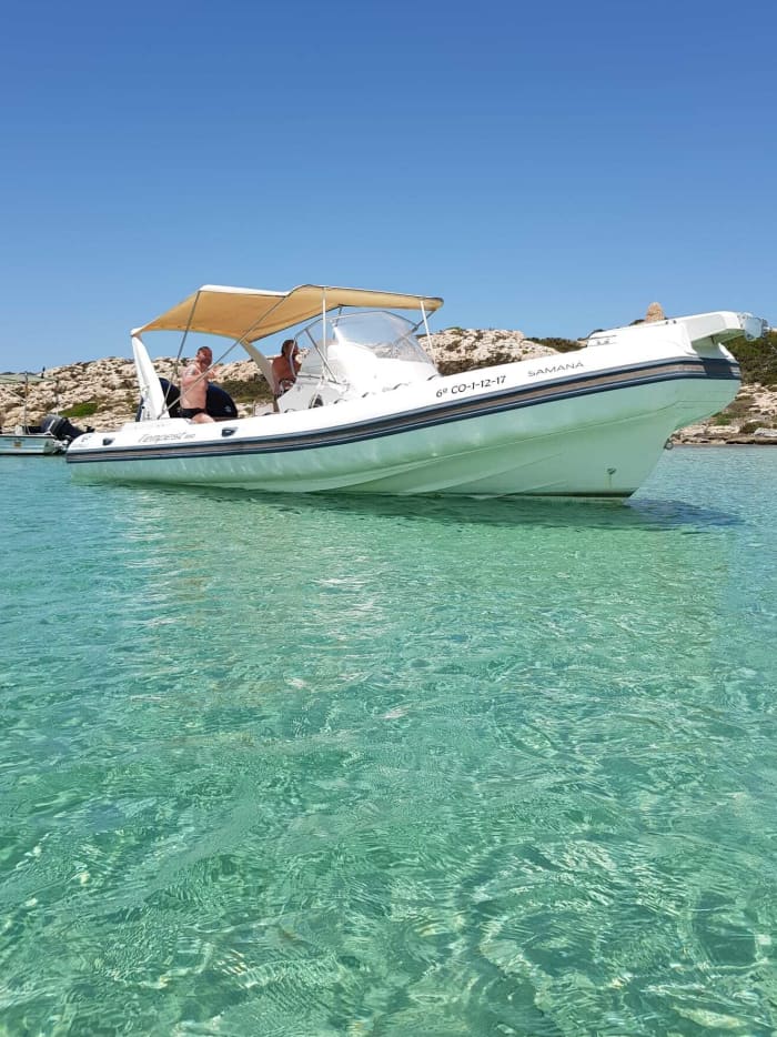 3h30 sunrise to Ibiza in a motor boat