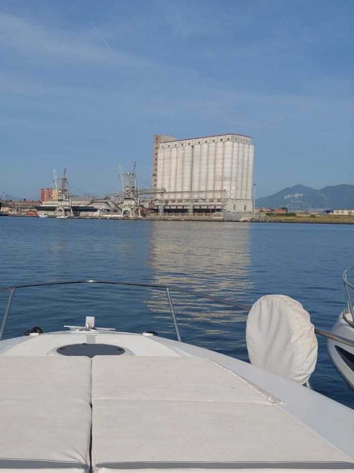 Genießen Sie die Sonne auf einer 9-stündigen Bootsfahrt in Torre Annunziata