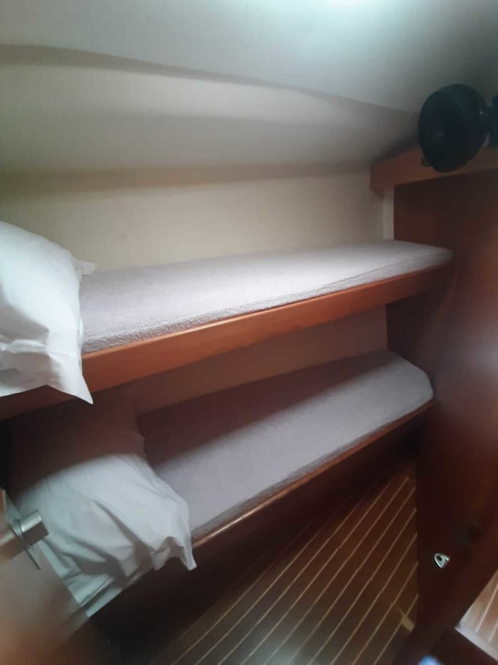 Breng 10,5 uur door met zeilen rond Viareggio op een zeilboot.