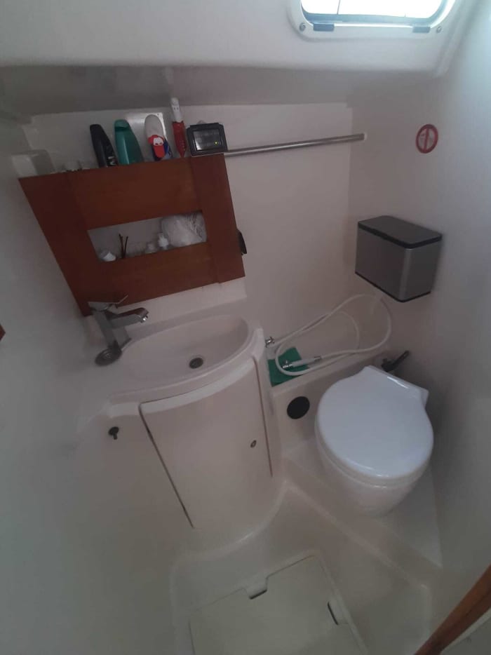Breng 10,5 uur door met zeilen rond Viareggio op een zeilboot.