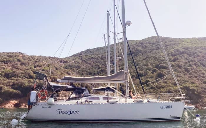 Breng 10,5 uur door met zeilen rond Viareggio op een zeilboot.