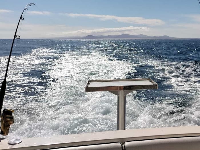 Genießen Sie Luxus pur in Playa Blanca mit einem ganztägigen Ausflug auf einer Motoryacht.