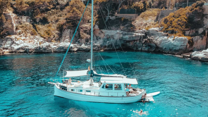 Palma - Private Afternoon Cruise on a Mallorcan Llaut - Sail or Motor to Local Calas with turquoise waters - ALL INCLUDED