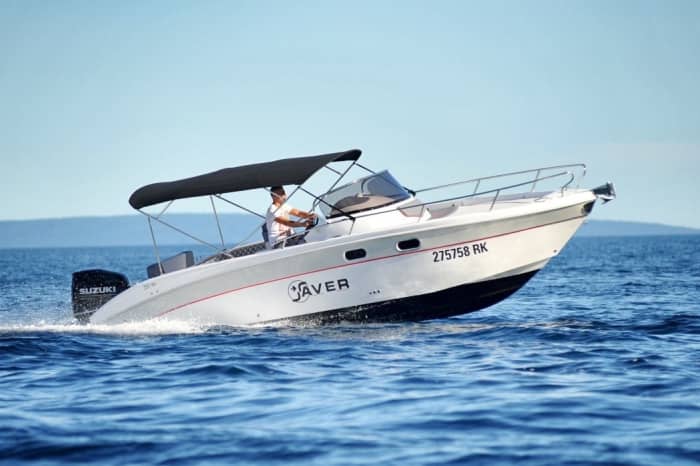 Votre journée à Opatija : louez un bateau à moteur pour une journée complète de découverte.