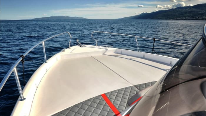 Votre journée à Opatija : louez un bateau à moteur pour une journée complète de découverte.
