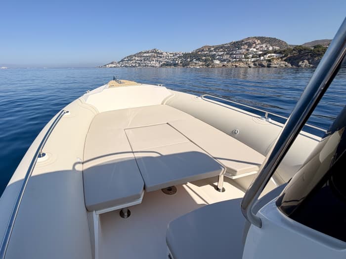 Sea Escape for Groups — Hidden Coves, Open Water & Shared Moments