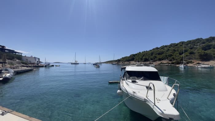 Goditi il sole con un'escursione in barca di 5 ore a Sebenico.