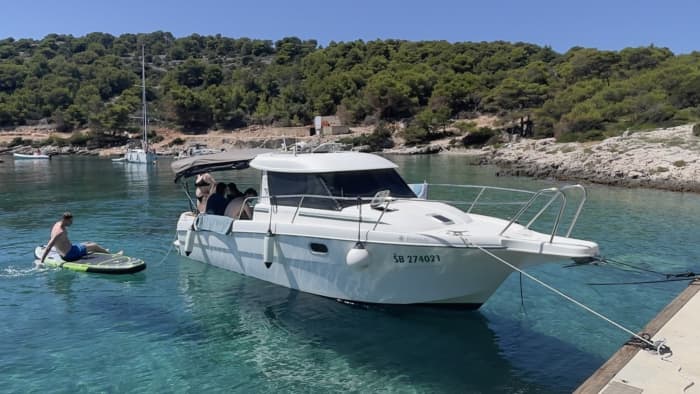 Goditi il sole con un'escursione in barca di 5 ore a Sebenico.