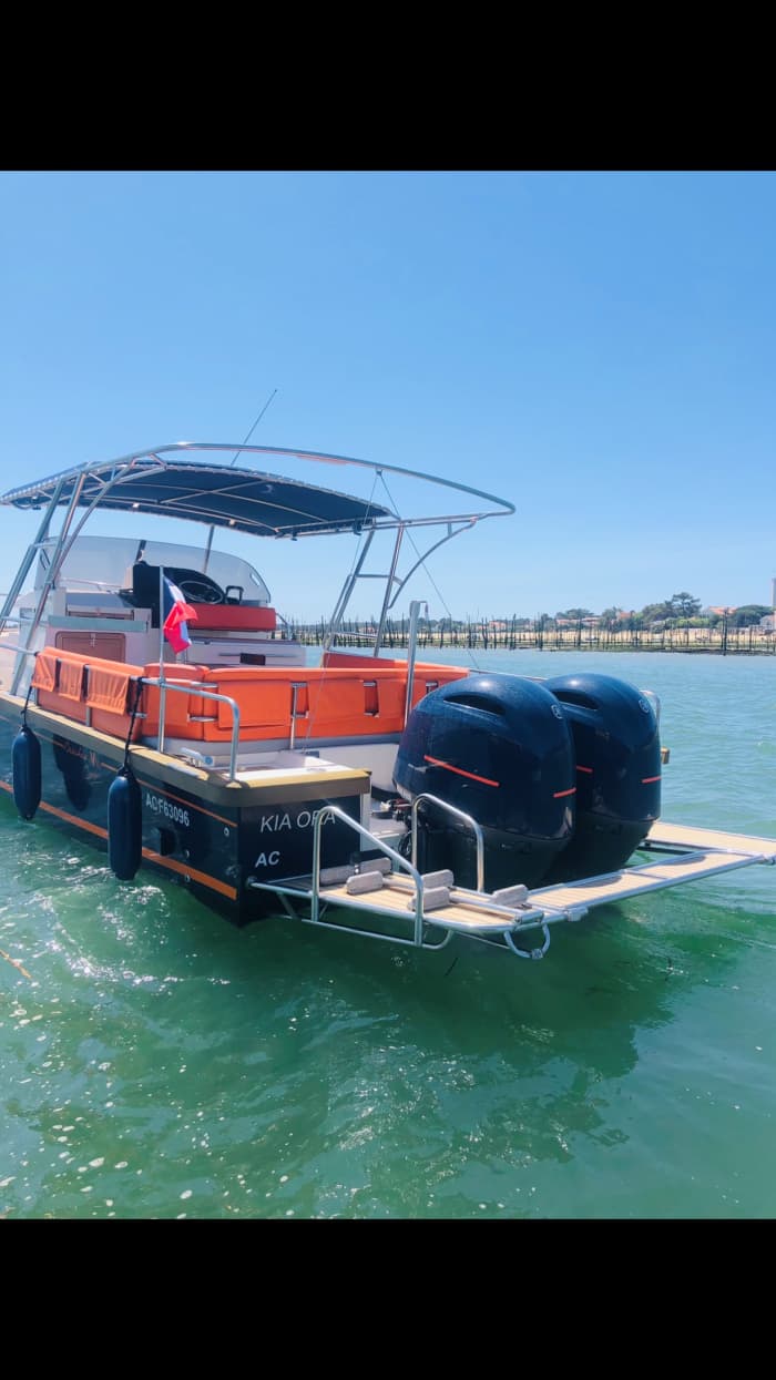 Découvrez La Teste-de-Buch : une journée ensoleillée sur un bateau à moteur
