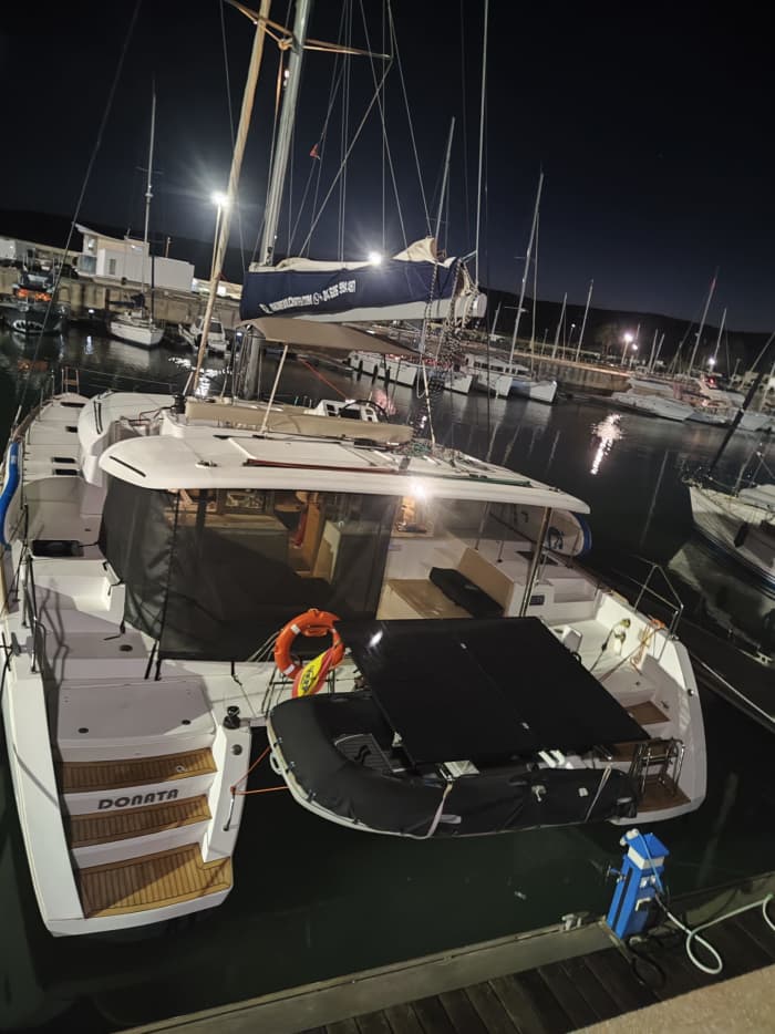 Upptäck ön Menorca med katamaran