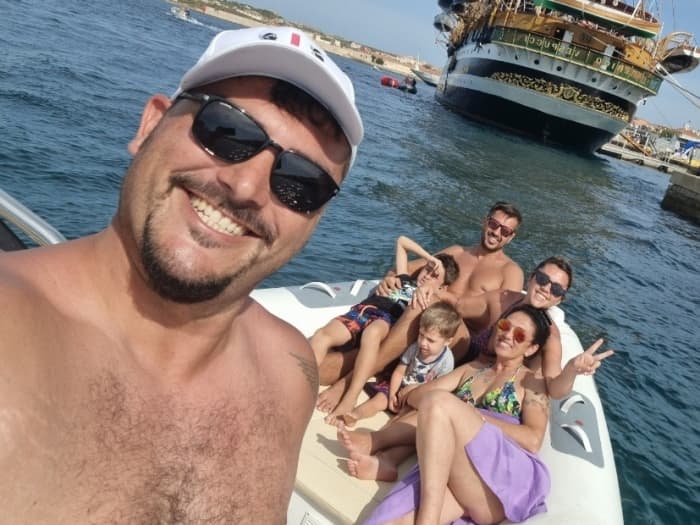 Découvrez les rivages de La Maddalena : une excursion d'une journée complète à bord d'un bateau à moteur