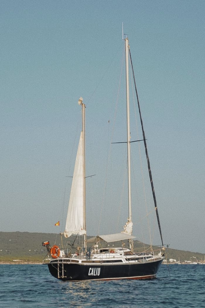 Cap sur le bonheur : une journée complète de navigation authentique à Formentera à bord d'un voilier