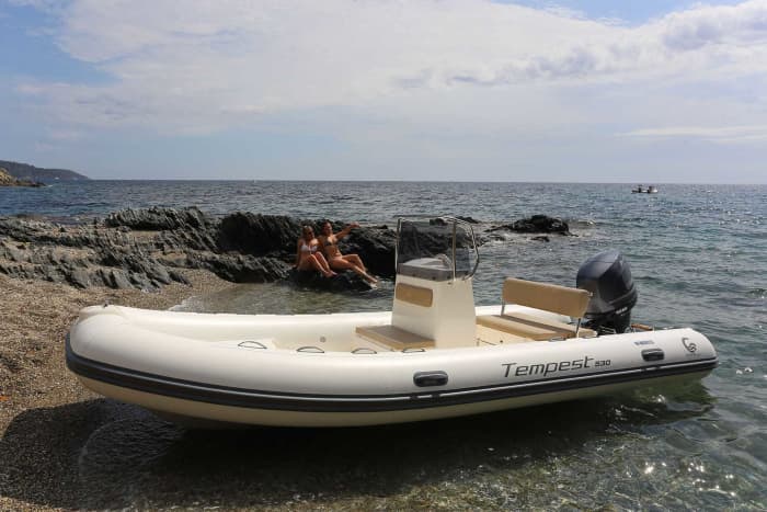 Scopri Arbatax a bordo di un motoscafo per 8 ore e 30 minuti.