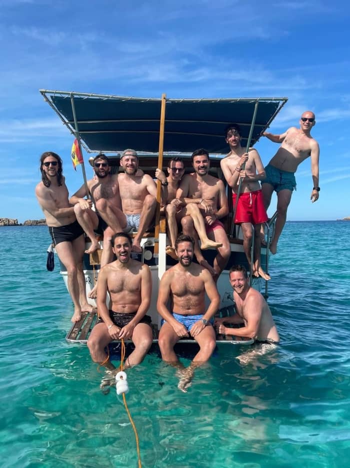 Scopri Minorca: una giornata intera di sole a bordo di un motoscafo.