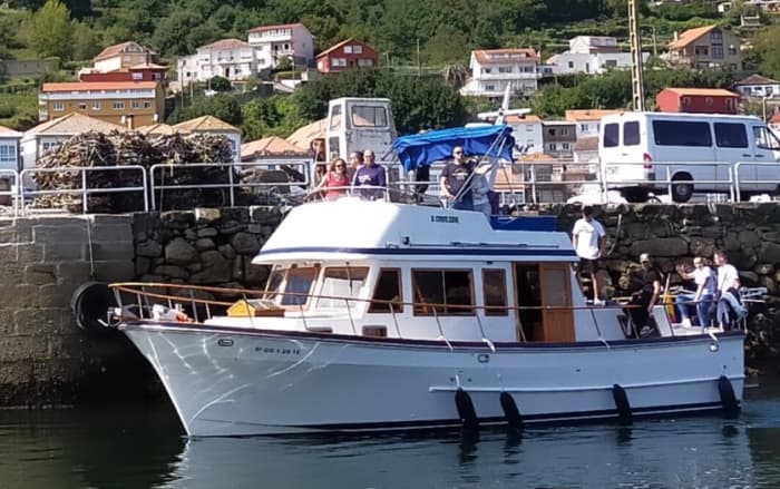 Enjoy the sun on a 8h boat trip in Muros