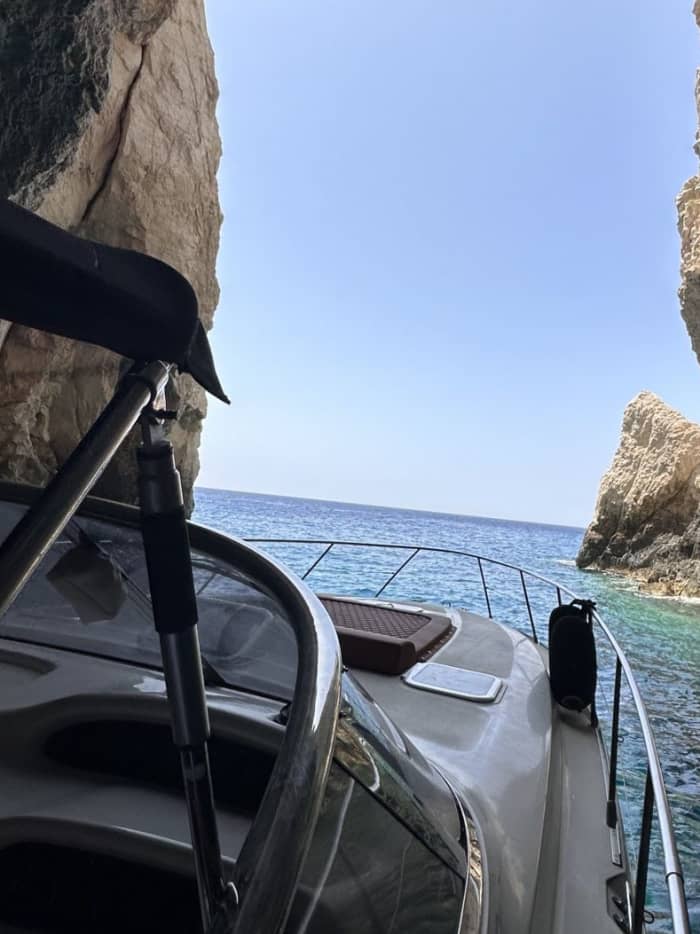 Incontournables de Zakynthos : la plage des épaves et les grottes bleues