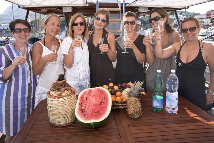 One day around Forio: Enjoy 9h of discovery on a motorboat
