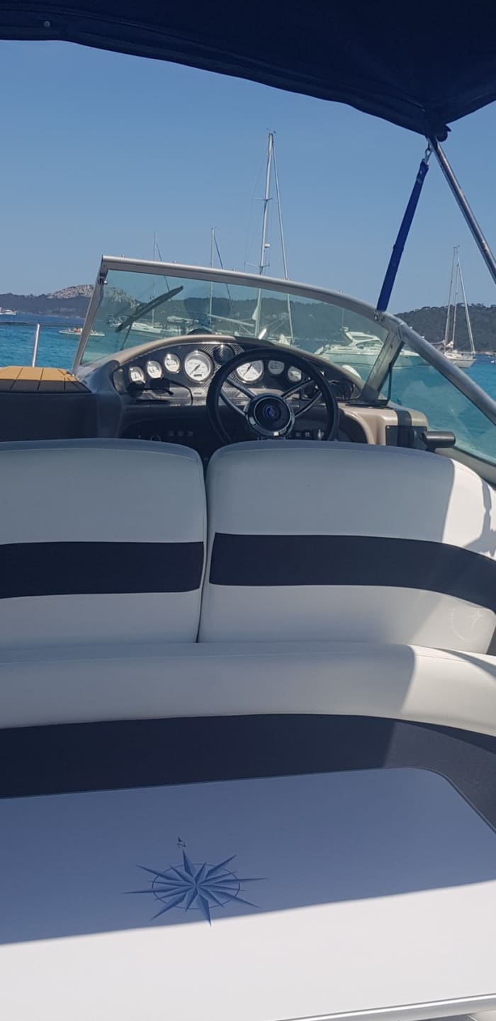 Descubra La Londe-les-Maures em uma lancha por 9h