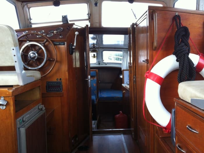 Half-day Berlin discovery: Your short escape on a motorboat