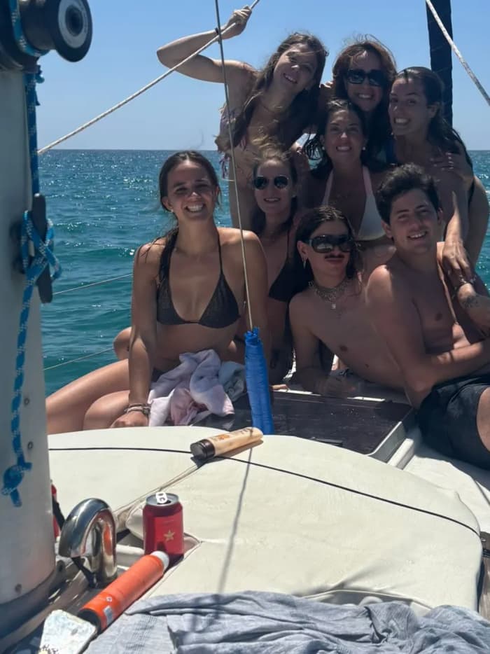 Vermouth Sail Experience – The perfect plan: sailing, swimming and vermouth at sea.”