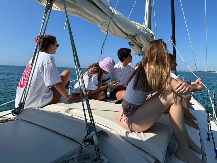 Vermouth Sail Experience – The perfect plan: sailing, swimming and vermouth at sea.”