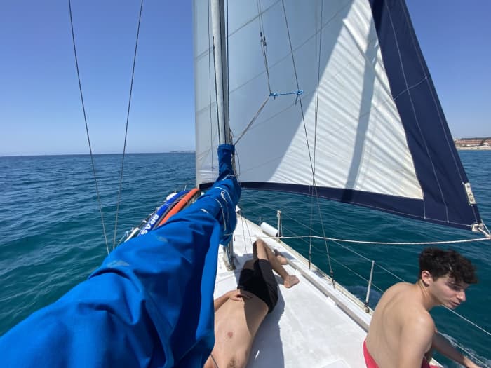 Vermouth Sail Experience – The perfect plan: sailing, swimming and vermouth at sea.”