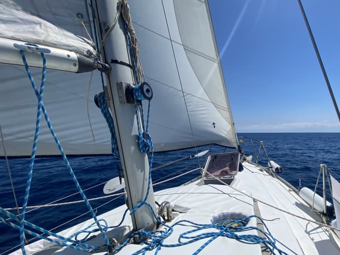 Vermouth Sail Experience – The perfect plan: sailing, swimming and vermouth at sea.”