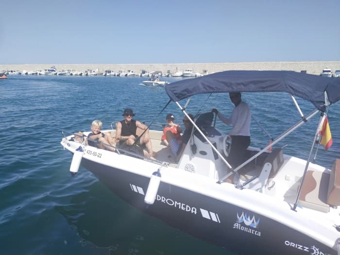 One day around Fuengirola: Enjoy 5h15 of discovery on a motorboat
