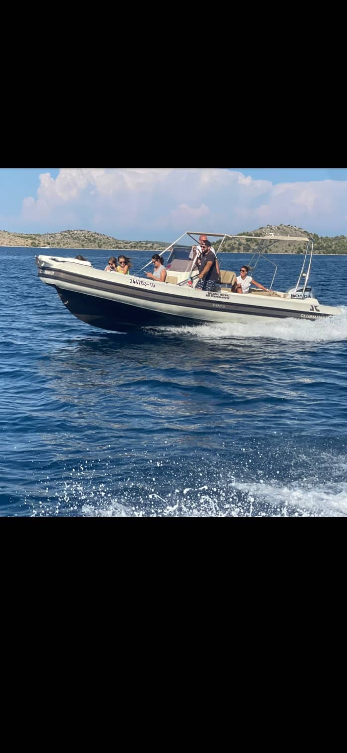 Une journée autour de Split : Profitez de 9 heures de découverte en bateau à moteur