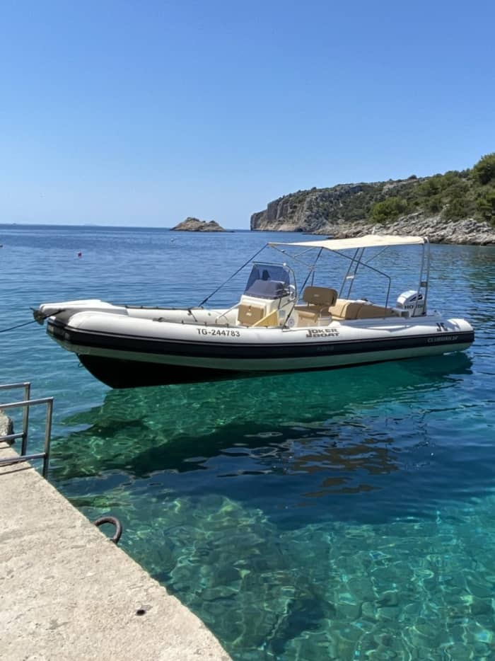 Une journée autour de Split : Profitez de 9 heures de découverte en bateau à moteur