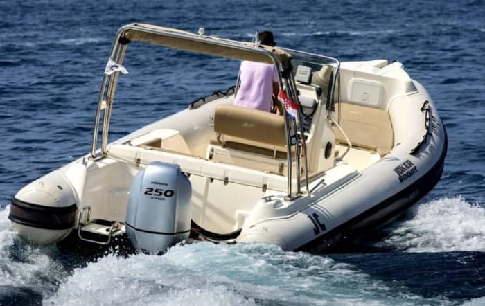 Une journée autour de Split : Profitez de 9 heures de découverte en bateau à moteur