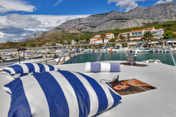 Your day in Makarska: Rent a motorboat for a full day of discovery