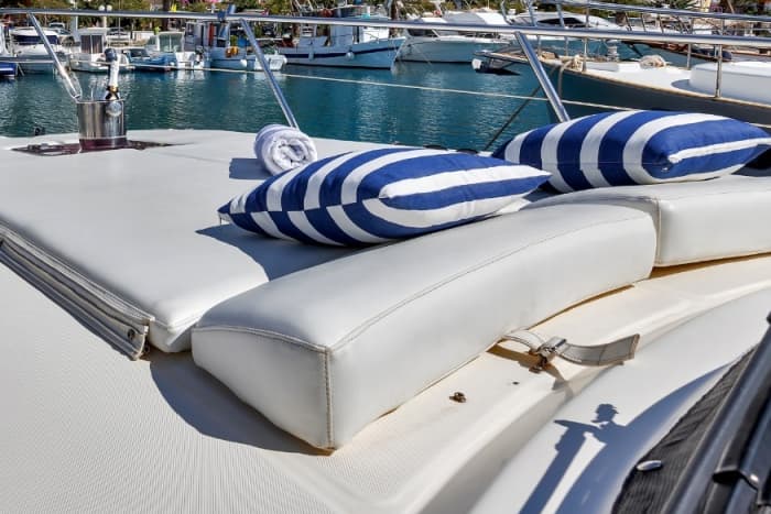 Your day in Makarska: Rent a motorboat for a full day of discovery