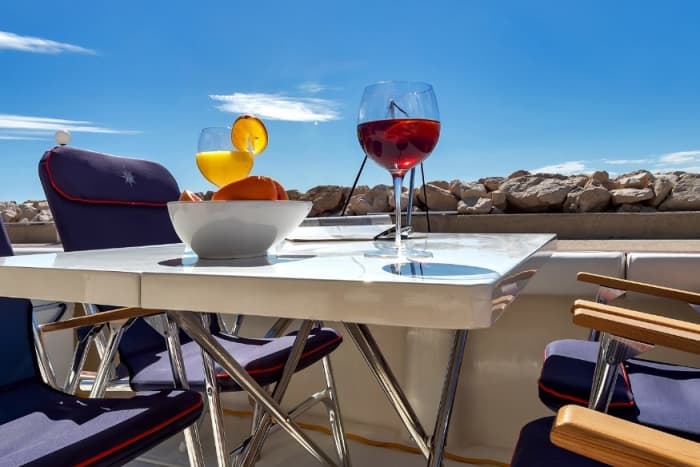 Your day in Makarska: Rent a motorboat for a full day of discovery