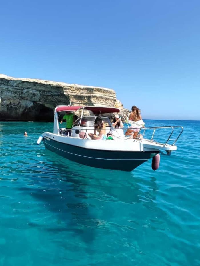 Boottocht van San Foca naar Sant'Andrea: Faraglioni en baaien (2,5 uur)