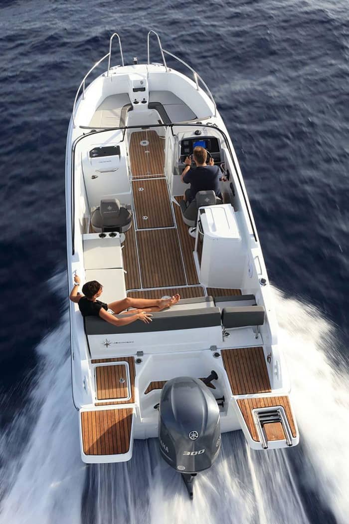 Easy Saint-Cyr-sur-Mer getaway: A 4h boat trip on a motorboat