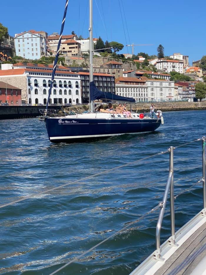 Discover Porto on a sailboat for a full day