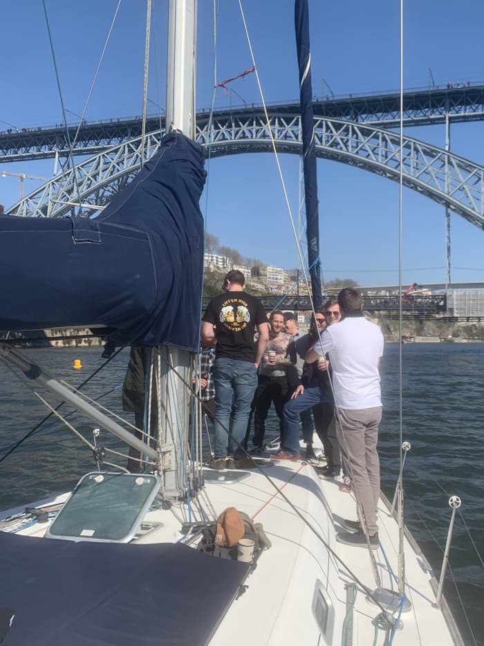 Discover Porto on a sailboat for a full day