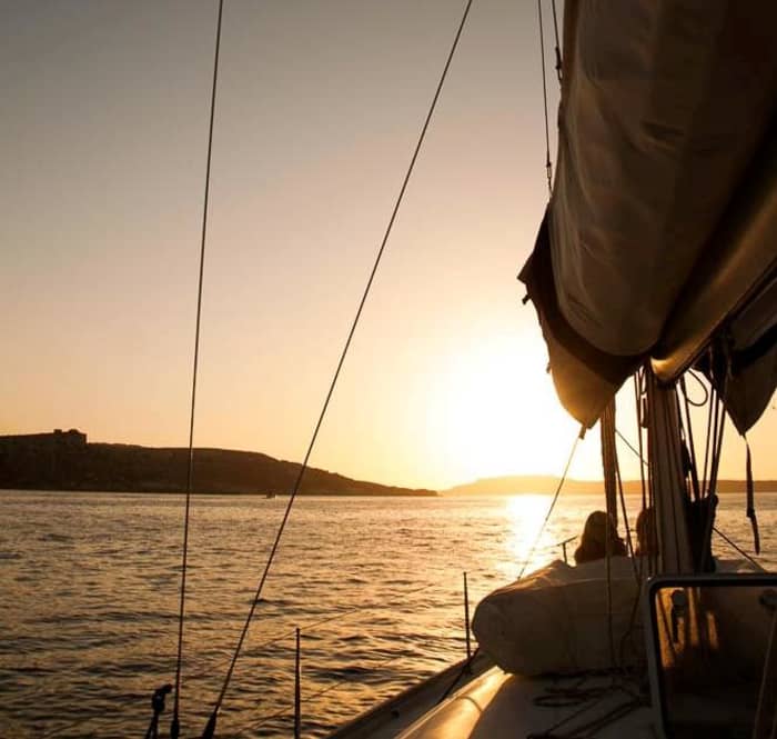 Sunset Serenity: Relaksujący rejs żaglowy i kulinarny wokół Malty