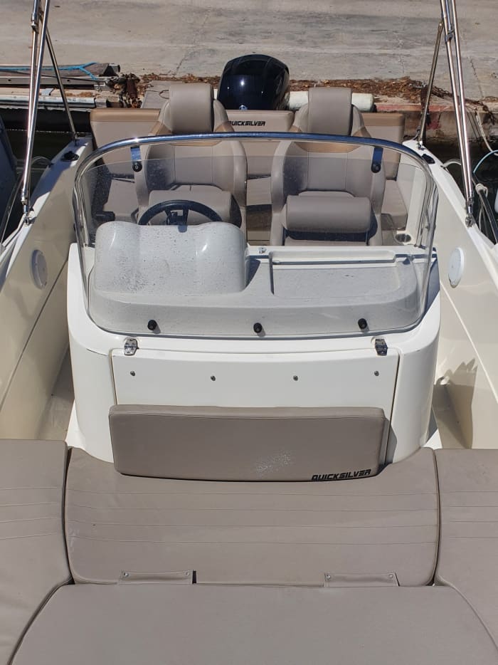 Discover Marseille: Half a day of pure joy on a motorboat