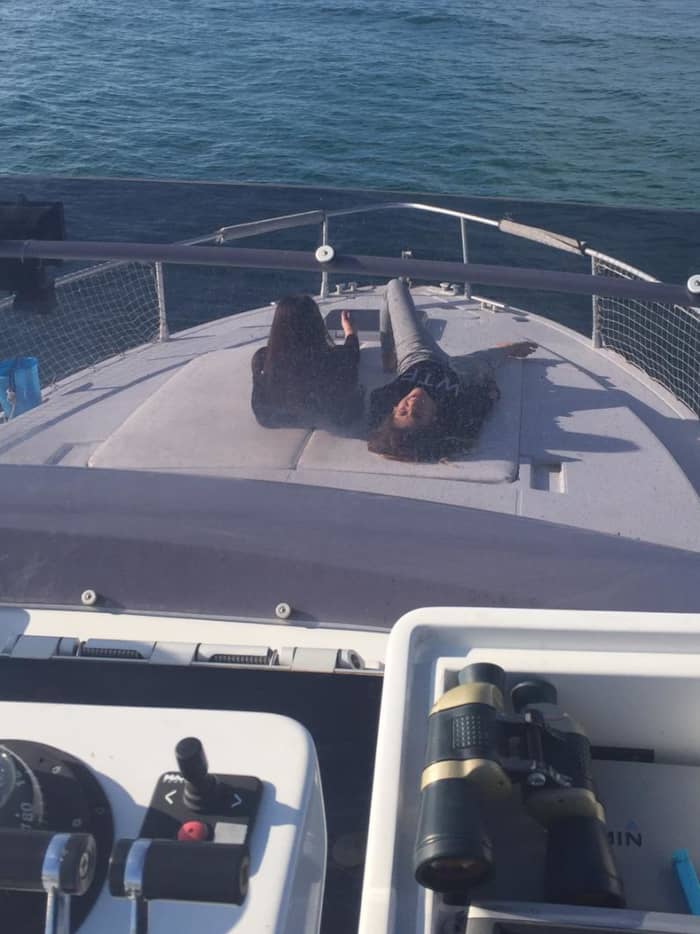 Sonnenuntergang auf einer Yacht mit Aperitif zwischen Anzio und Nettuno