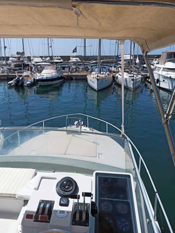 Sonnenuntergang auf einer Yacht mit Aperitif zwischen Anzio und Nettuno