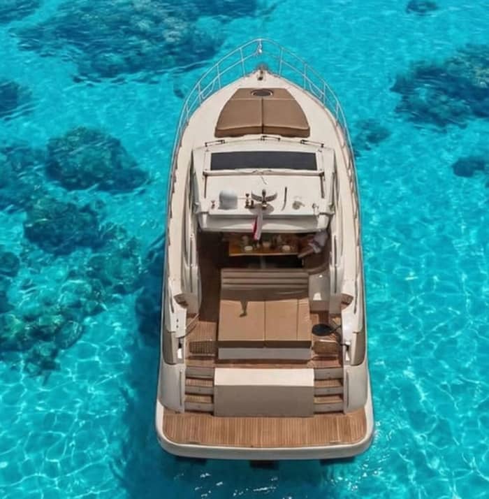 Escapade à Astondoa : Croisière privée de 8 heures en toute sérénité le long des côtes et des îles