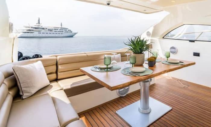 Escapade à Astondoa : Croisière privée de 8 heures en toute sérénité le long des côtes et des îles