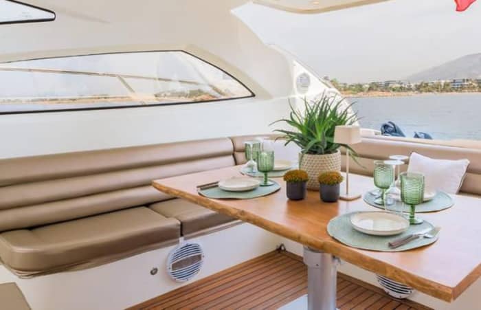 Escapade à Astondoa : Croisière privée de 8 heures en toute sérénité le long des côtes et des îles