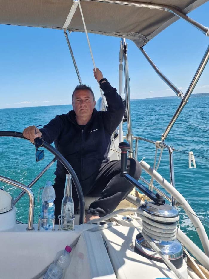 Setzen Sie Kurs auf Freude: Ein ganzer Tag authentisches Segeln in Pescara auf einem Segelboot